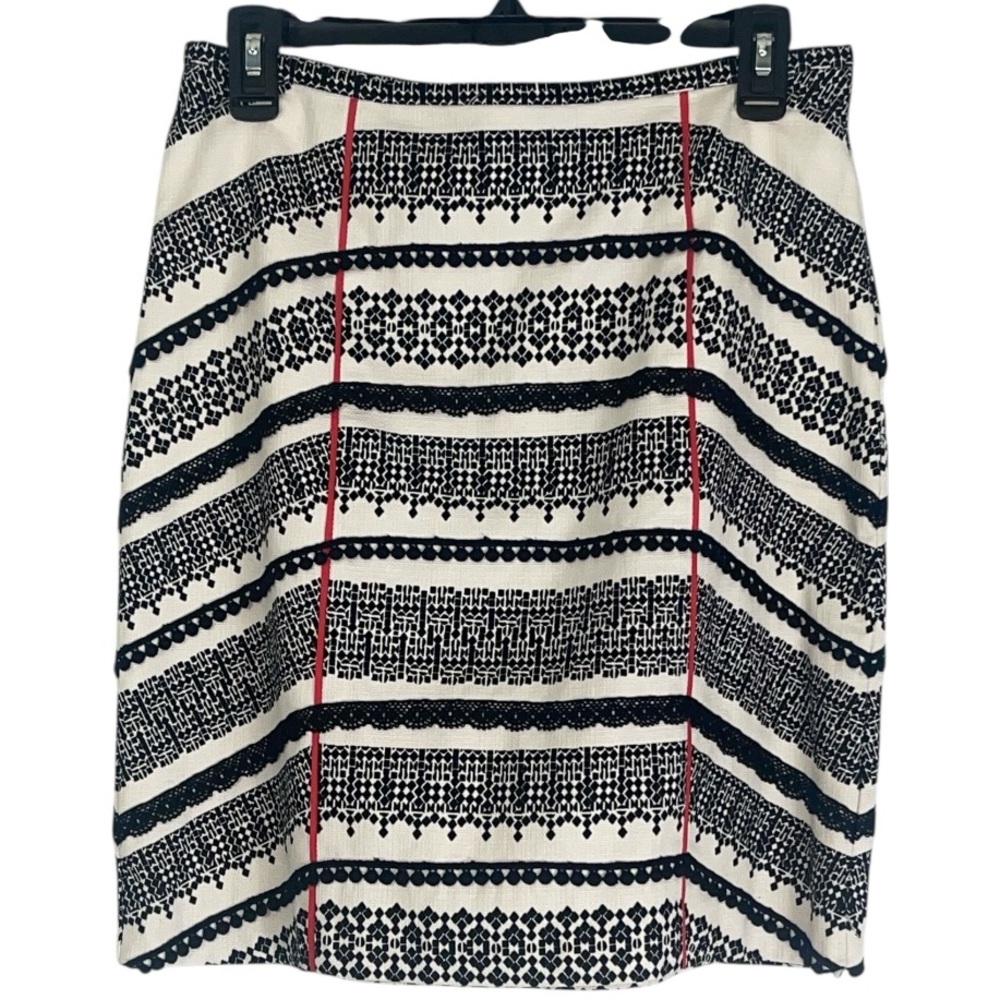 Anthropologie Tabitha lace/crochet cotton pencil skirt with red accents. Size 6